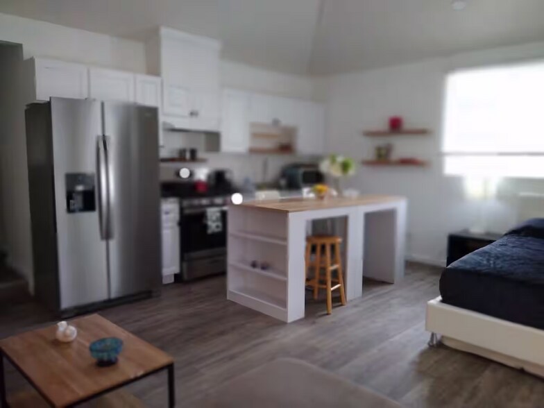 Building Photo - 5041 Alhama Dr