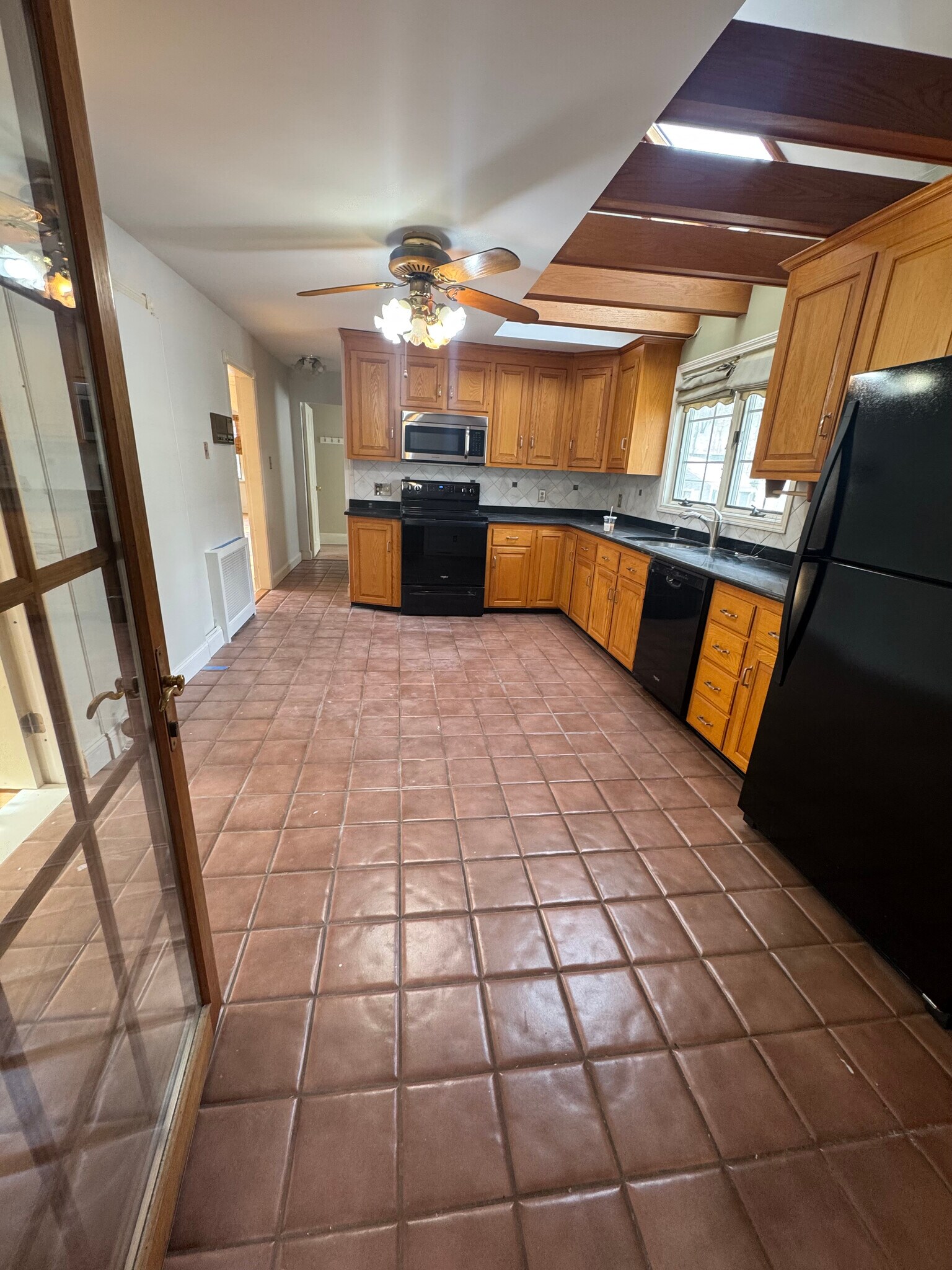 Building Photo - 11 Linwood Ave