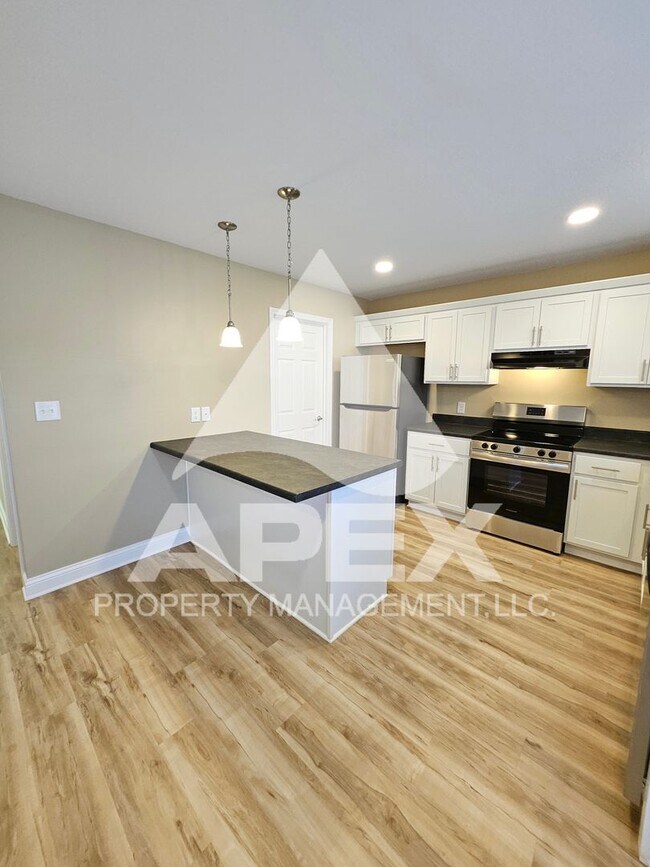 Building Photo - AVALON TOWNHOMES – LIKE NEW - 2 Bd/2.5 Ba ...