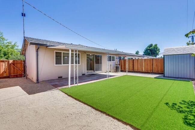 Building Photo - 800 W Hacienda Ave