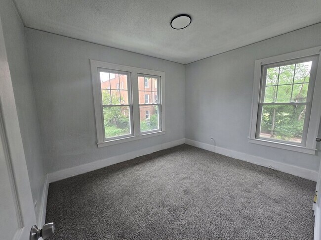 Building Photo - 2310 Glendale Ave