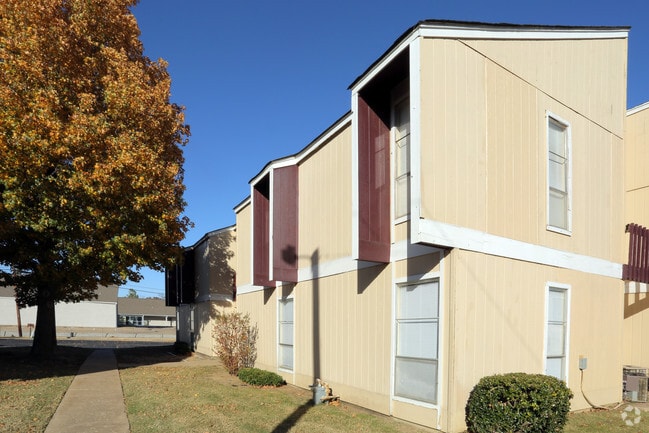 Building - Southern Hills Apartments