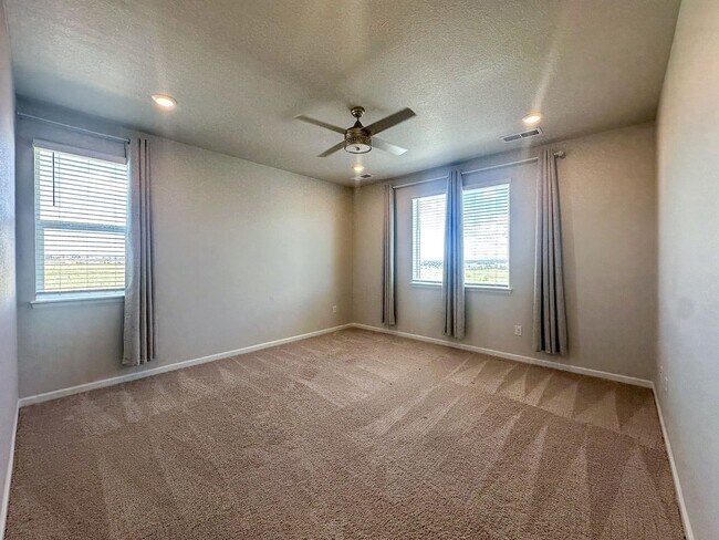 Building Photo - Alder Creek 3bd 2.5ba paired home for rent!