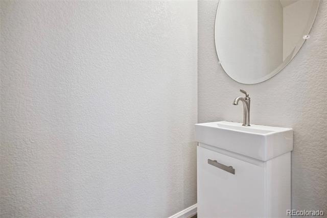 Building Photo - 9264 Lytle Grv