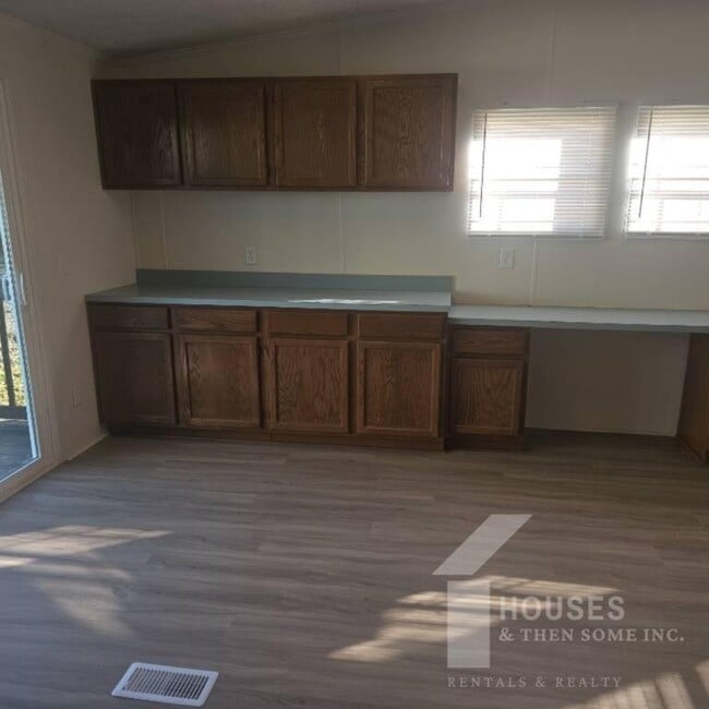 Building Photo - 214 Double Bridge Rd