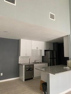 Building Photo - 8034 Antoine Dr