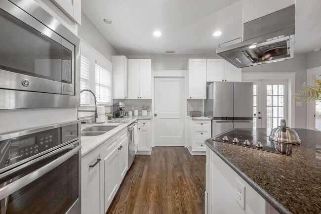 Building Photo - 213 W Frierson Ave