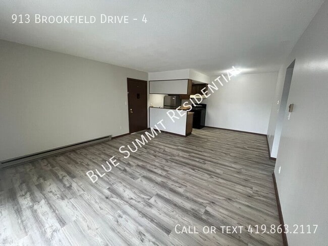 Building Photo - 913 Brookfield Dr