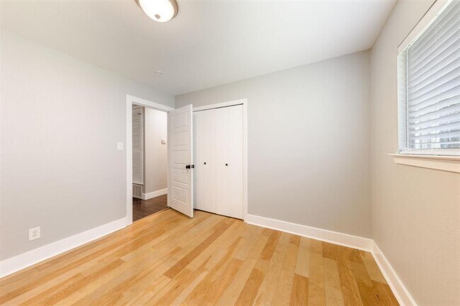 Building Photo - 1423 Braes Ridge Dr