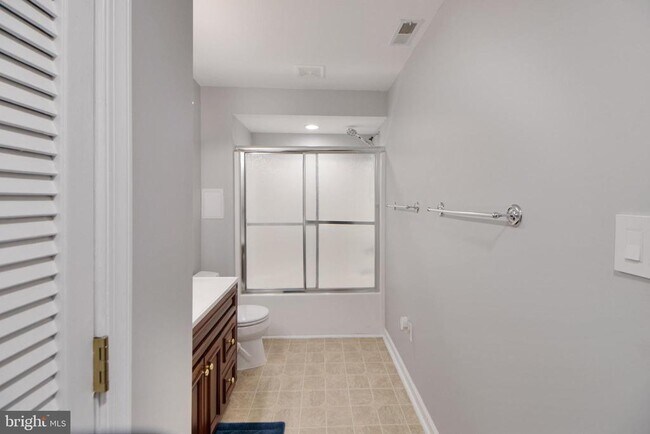 Building Photo - 7420 Mayflower Ct