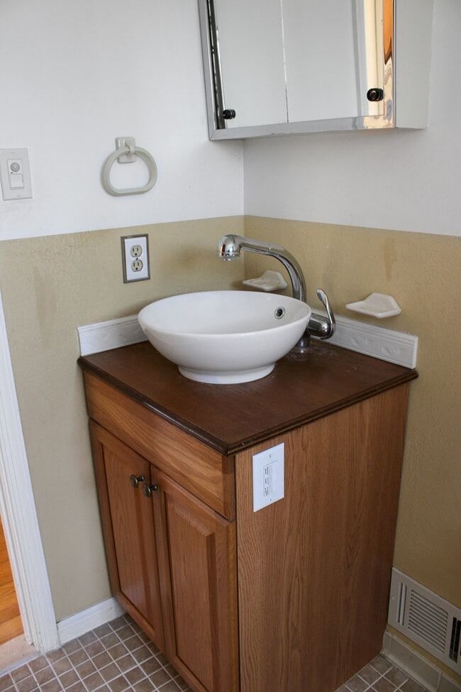 Building Photo - 1117 Ellingwood Dr