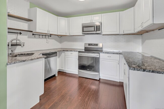Building Photo - 25 Cartright St
