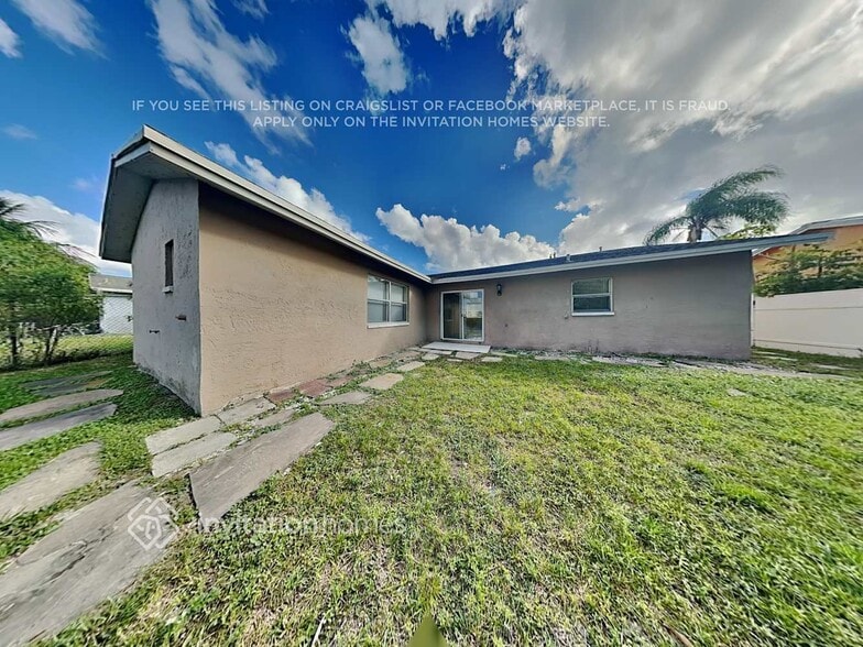 Building Photo - 479 NW 19th Ct