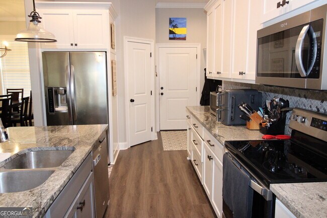 Building Photo - 28 Redington Dr