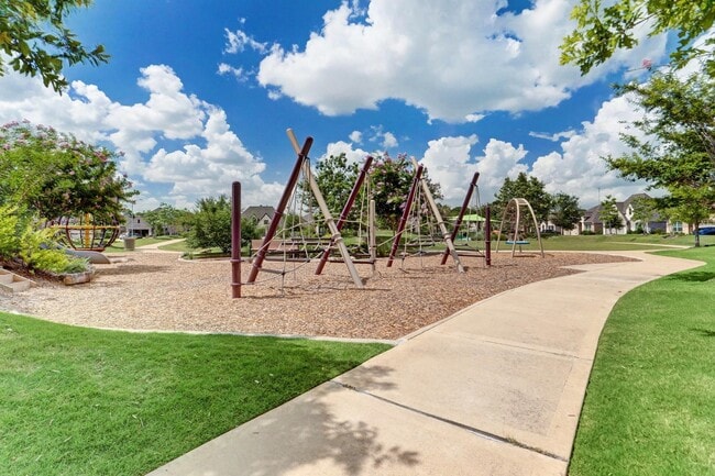 Building Photo - 8126 Silverspot Ln