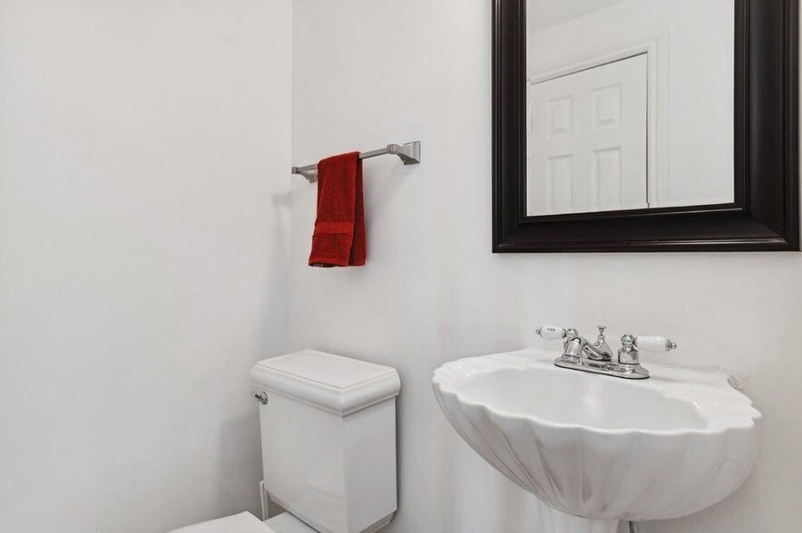 Building Photo - 1416 NE 4th Ct