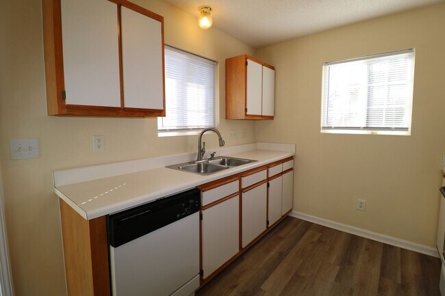 Building Photo - 4185 Kennison Village Dr