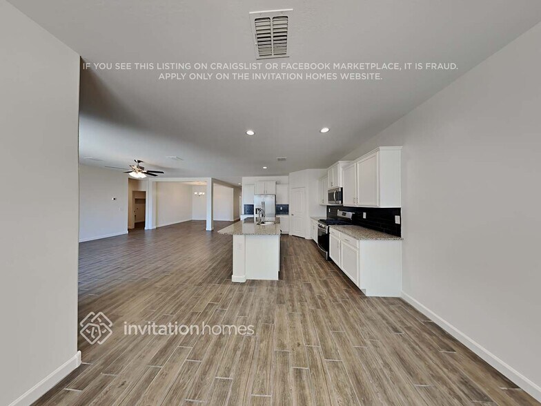 Building Photo - 682 W Belmont Red Trail