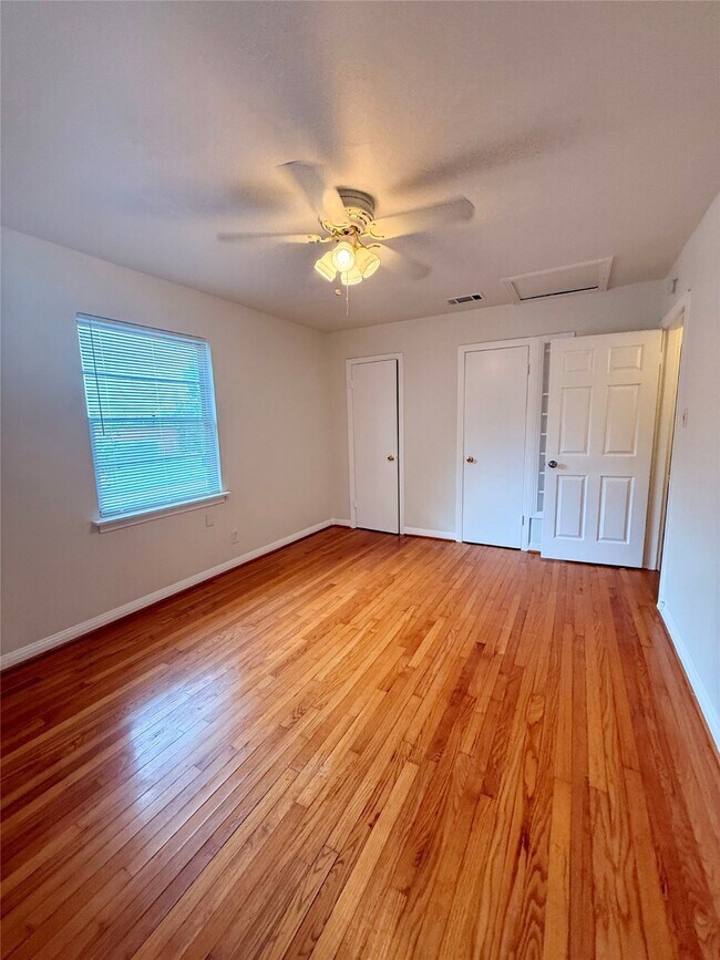 Building Photo - 7018 Alder Dr