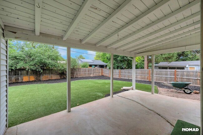 Building Photo - Spacious 3BR House in Denver