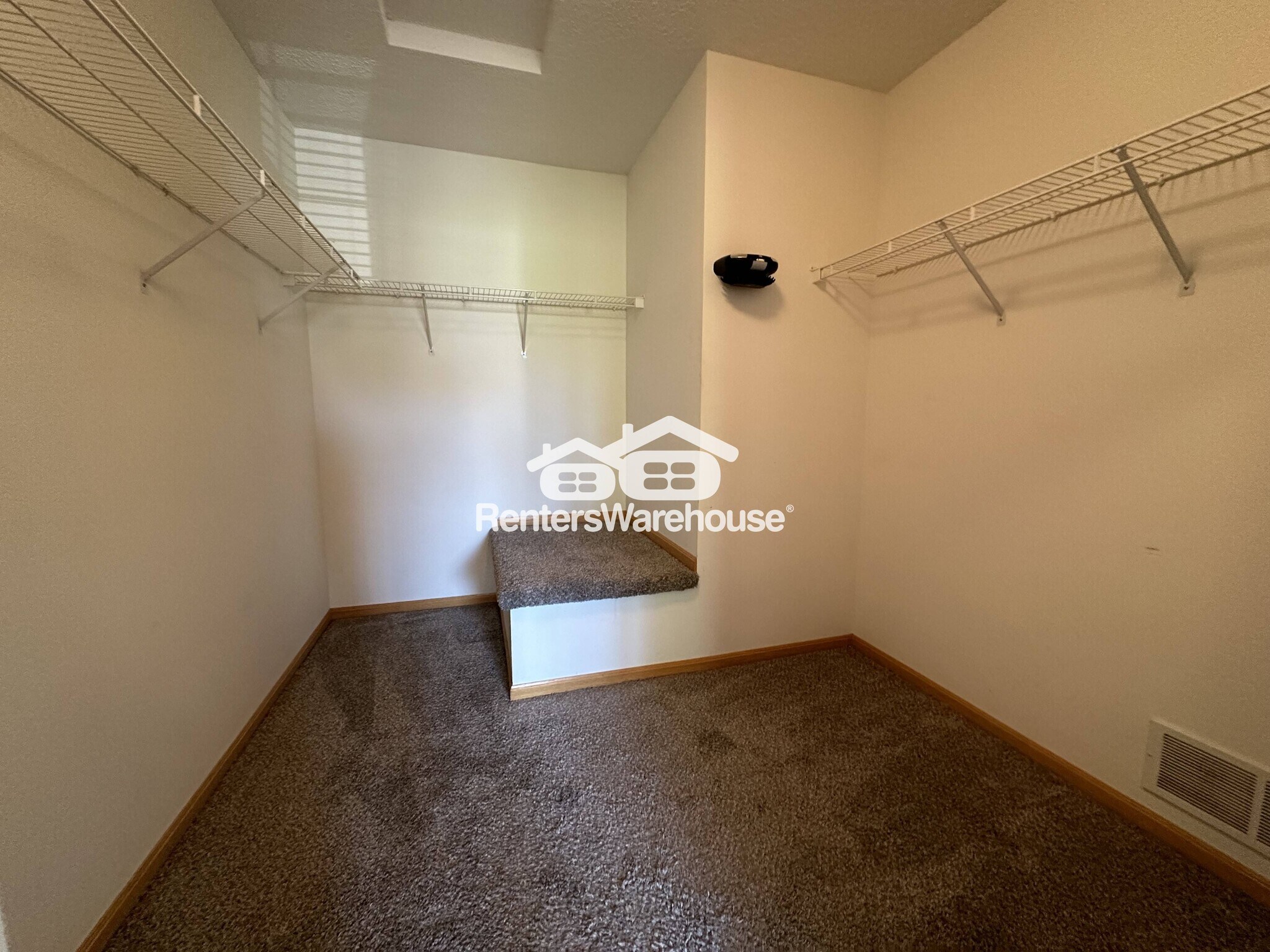 Building Photo - 3635 Lawndale Ln N