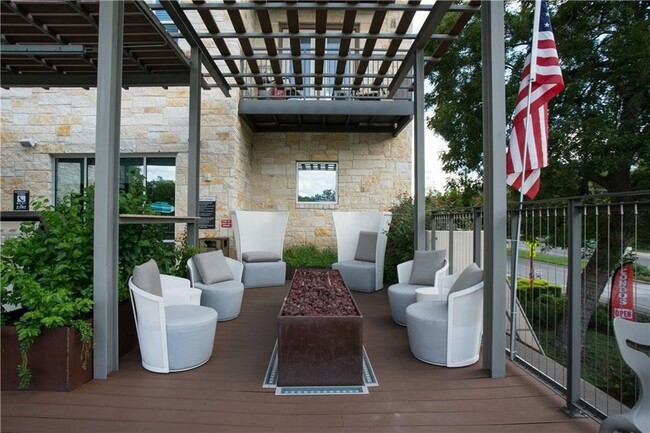 Building Photo - Amazing 1/1 Condo in Barton Springs. Beaut...