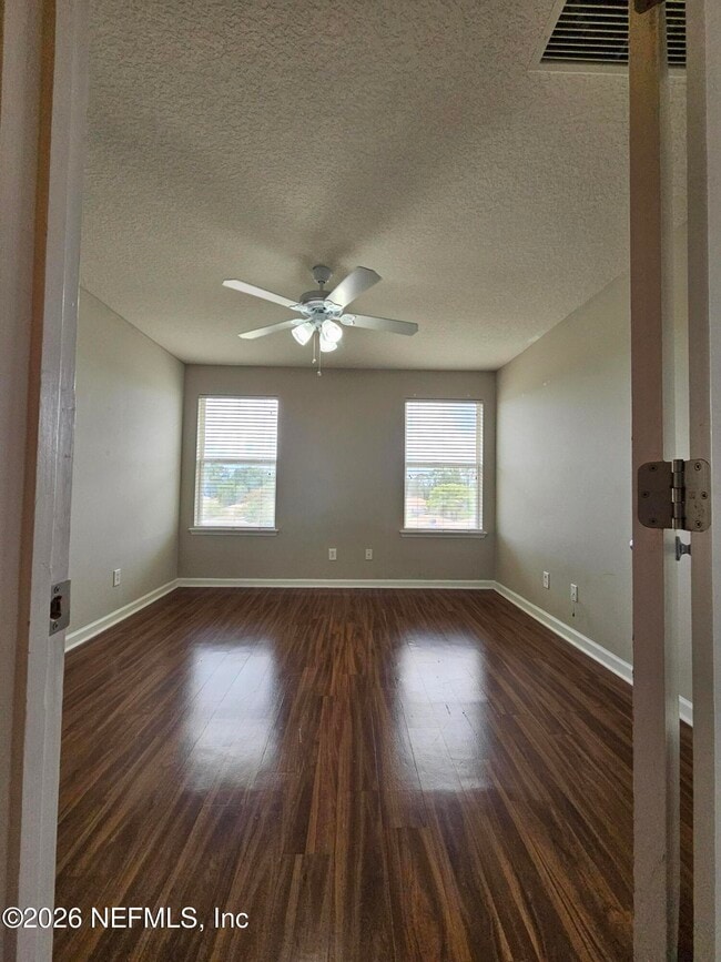 Building Photo - 2334 Sunset Bluff Dr
