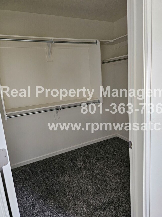 Building Photo - Come Check Out This Newly Updated 5 Bedroom 3 bathroom Home in South Jordan!