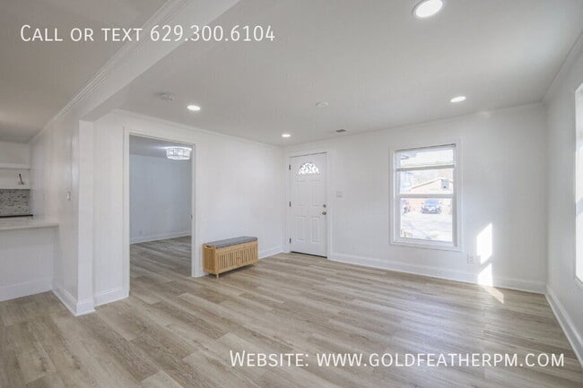 Building Photo - 1707 17th Ave N