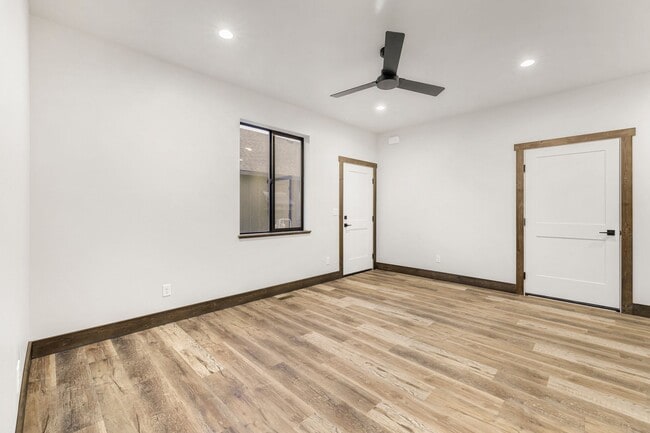 Building Photo - K286LI