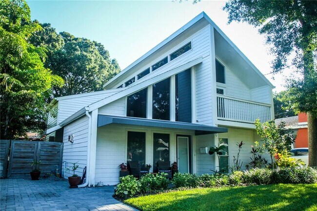 Primary Photo - 3619 W Santiago St