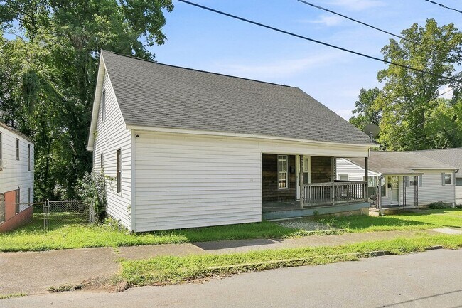 Building Photo - 1530 E Twenty-First St
