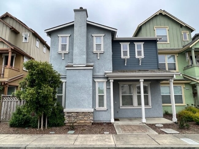 Primary Photo - MODERN AND CONVENIENT 3 BR/2.5 BA LIVING I...