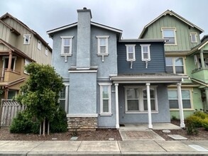Building Photo - MODERN AND CONVENIENT 3 BR/2.5 BA LIVING I...
