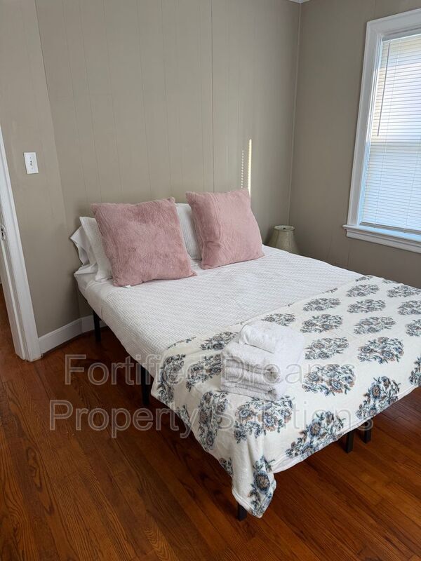 Building Photo - 2203 Maywood St