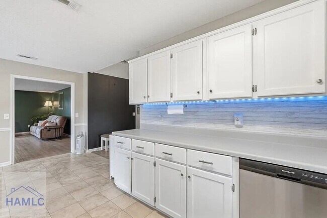 Building Photo - 211 Wentworth Way