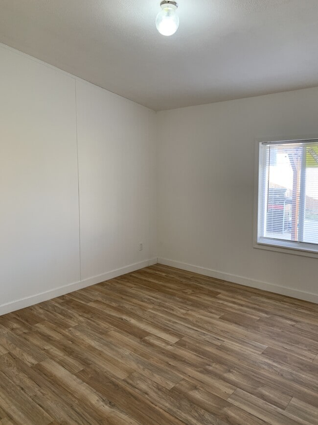 Building Photo - 3335 Fort Sanders Rd