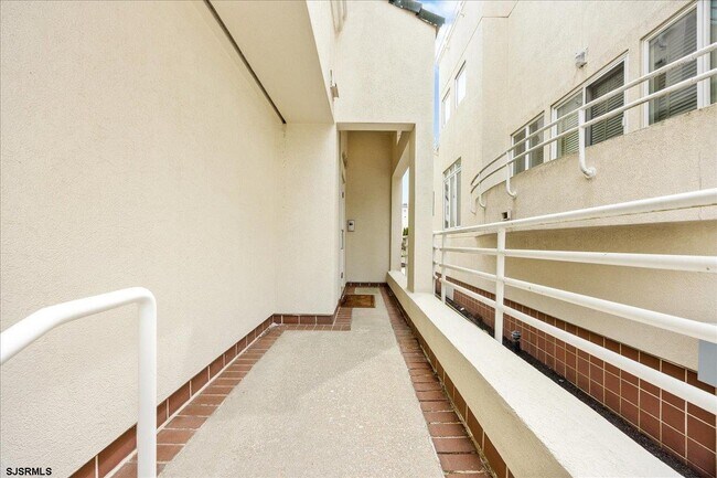 Building Photo - 7701 Atlantic Ave