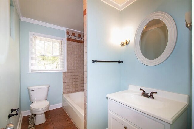 Building Photo - 5016 Saray Way