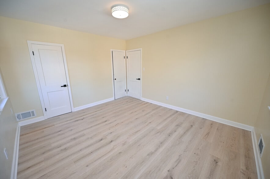 Building Photo - 3405 Ludgate Rd