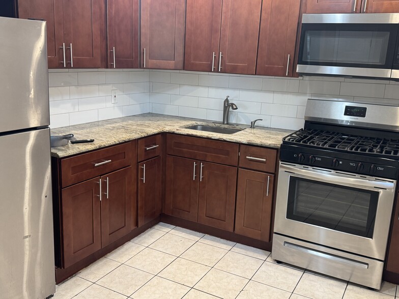 Building Photo - 37 Gautier Ave