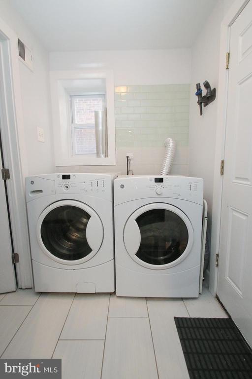 Building Photo - 703 S 17th St