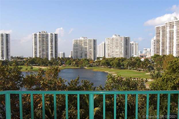 Building Photo - 20000 E Country Club Dr