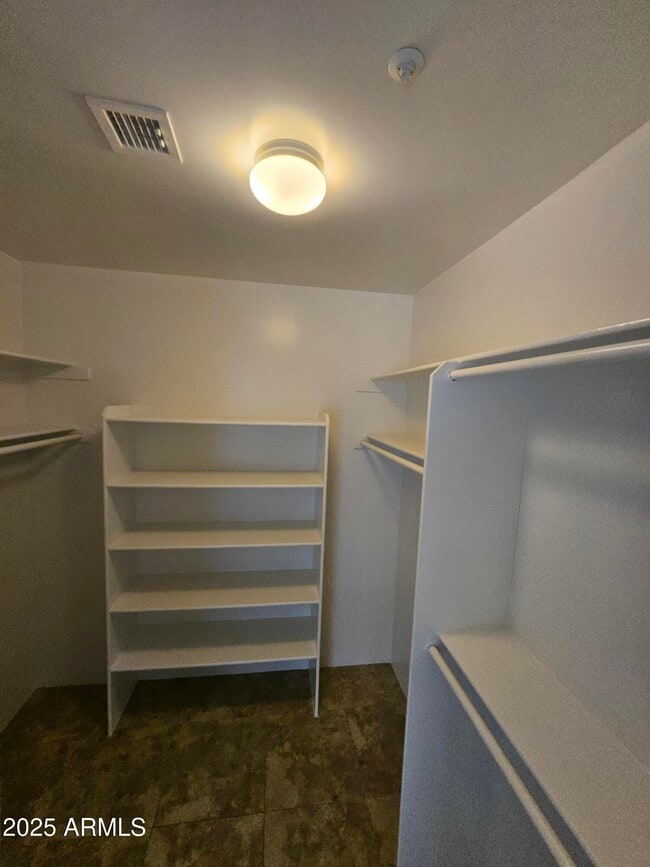 Building Photo - 11290 E Whitethorn Dr