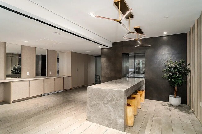 Building Photo - 171 Chrystie St