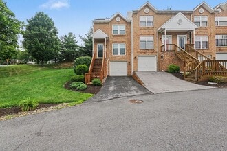 Building Photo - 2165 St Clair Ct