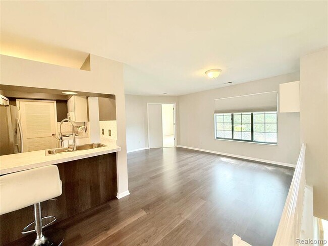 Building Photo - 1550 Meadowside Dr