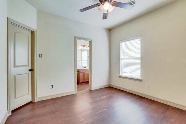 Building Photo - 2724 Forest Park Blvd