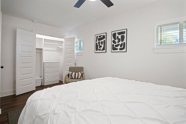 Building Photo - 2234 Edgemore Dr SE