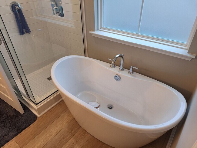 Building Photo - Beautiful Five Bedroom Home Located in Northeast Columbia!